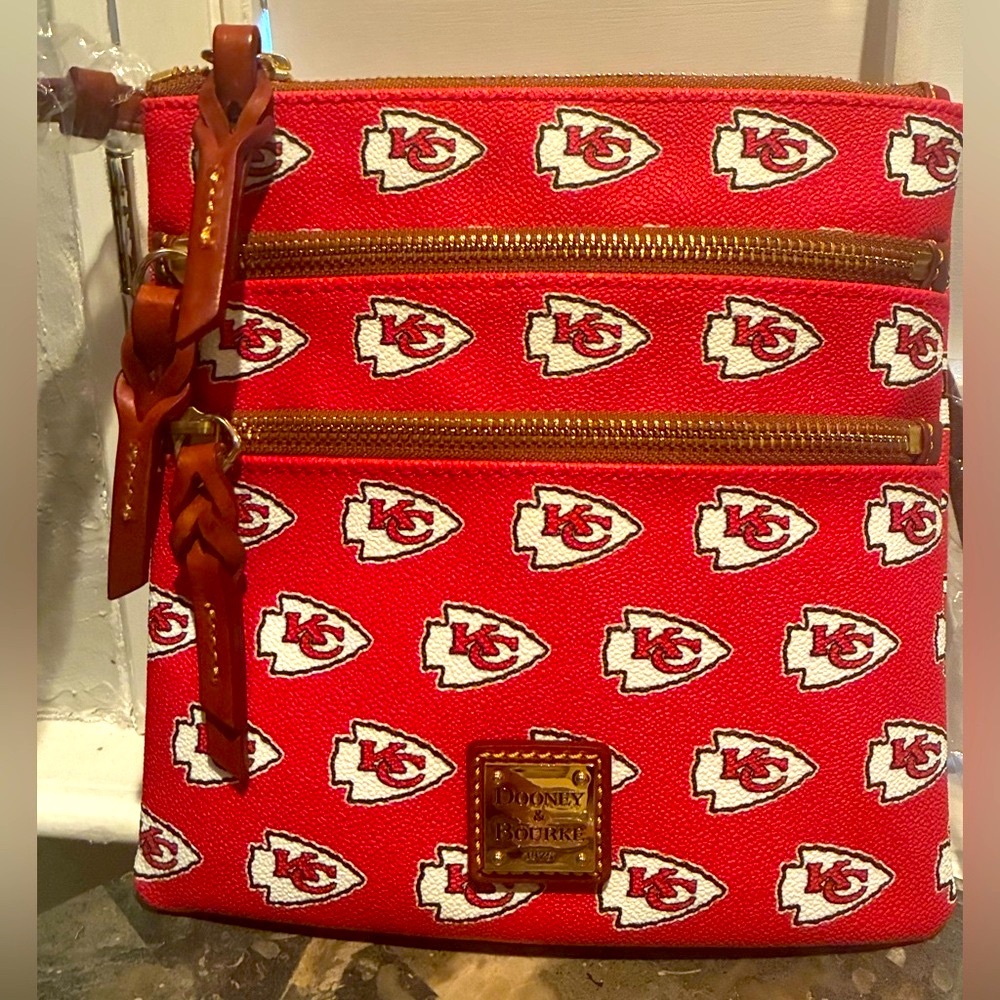 Dooney & Bourke NFL KANSAS CITY CHIEFS Triple Zip Crossbody - BRAND NEW